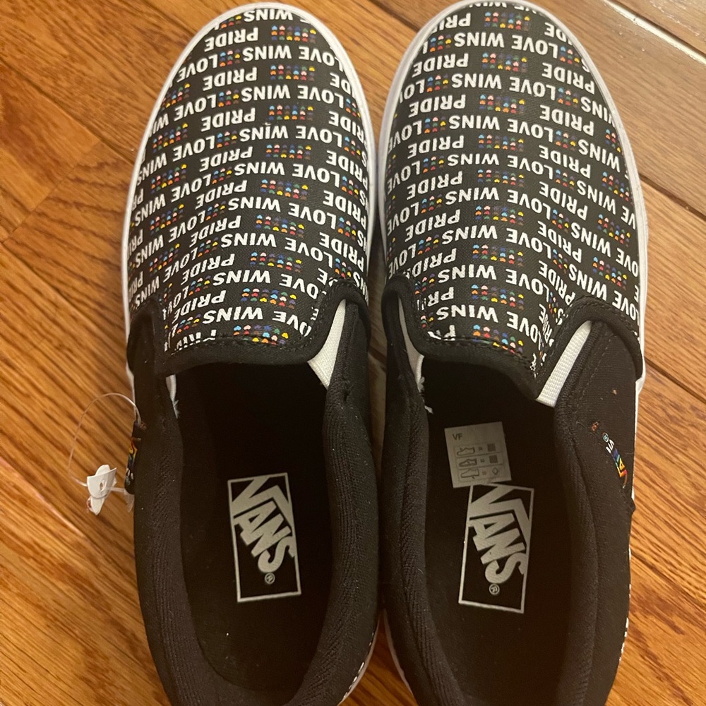 Brand new Vans pride loafer girl size 4